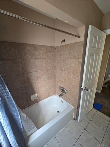 19475 Fenmore Street, Detroit, MI 48235