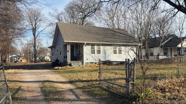 4225 E 2nd Place, Tulsa, OK 74112