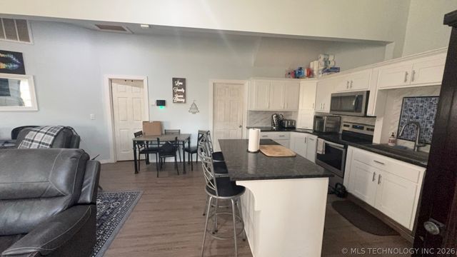 4225 E 2nd Place, Tulsa, OK 74112