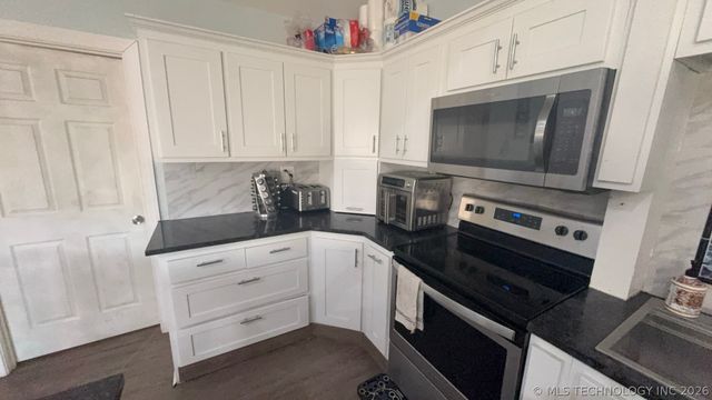 4225 E 2nd Place, Tulsa, OK 74112