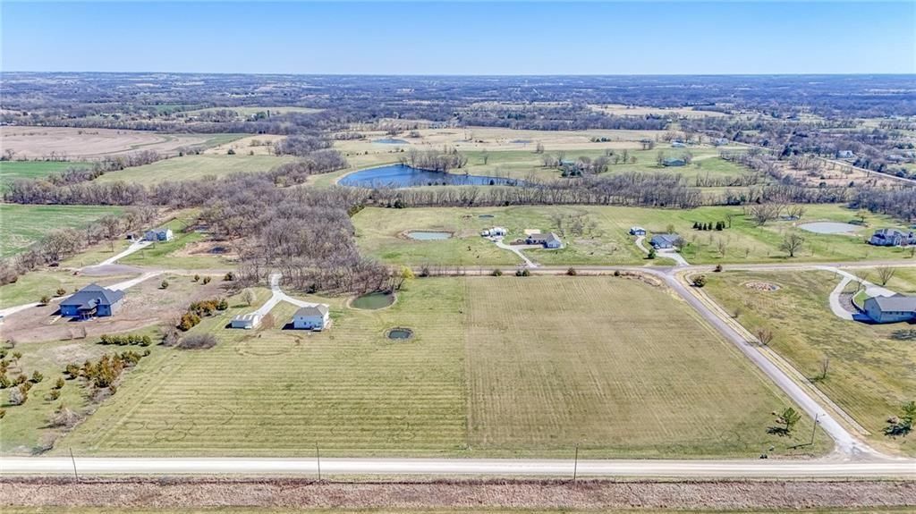 2063 Hedgehill Drive, Bates City, MO 64011