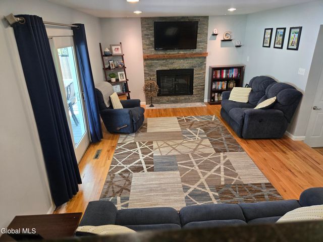 1016 Gates Drive, Rotterdam, NY 12306
