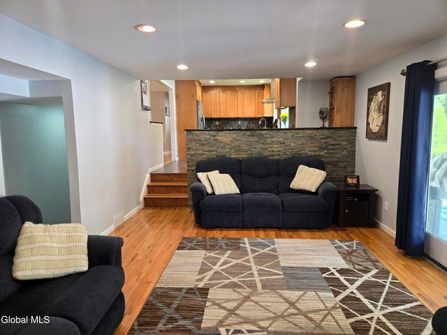 1016 Gates Drive, Rotterdam, NY 12306