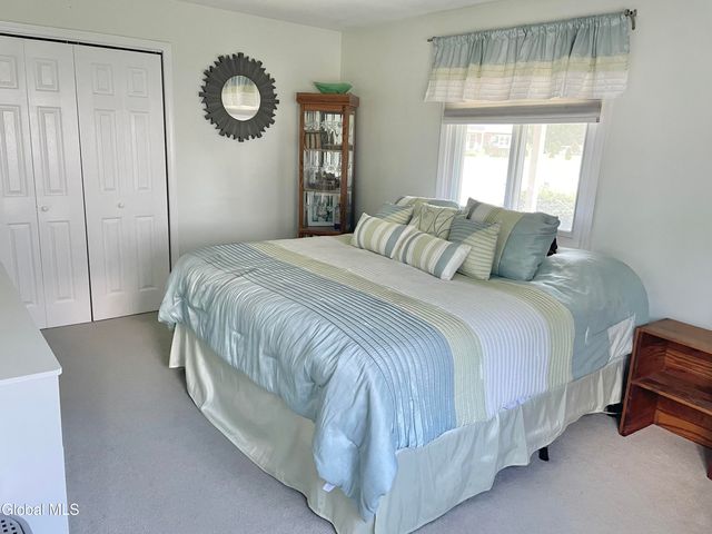 1016 Gates Drive, Rotterdam, NY 12306