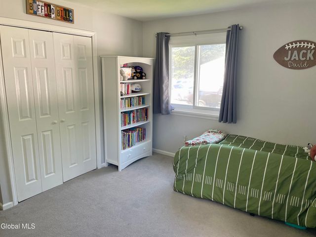 1016 Gates Drive, Rotterdam, NY 12306