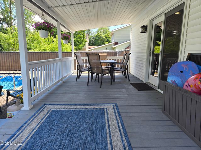 1016 Gates Drive, Rotterdam, NY 12306