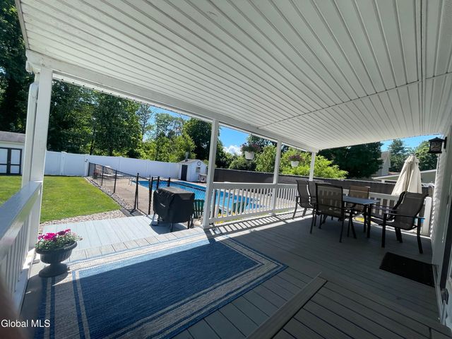 1016 Gates Drive, Rotterdam, NY 12306