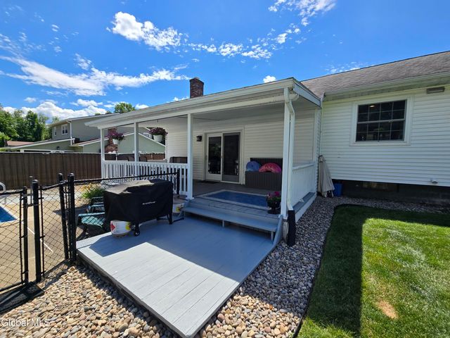 1016 Gates Drive, Rotterdam, NY 12306