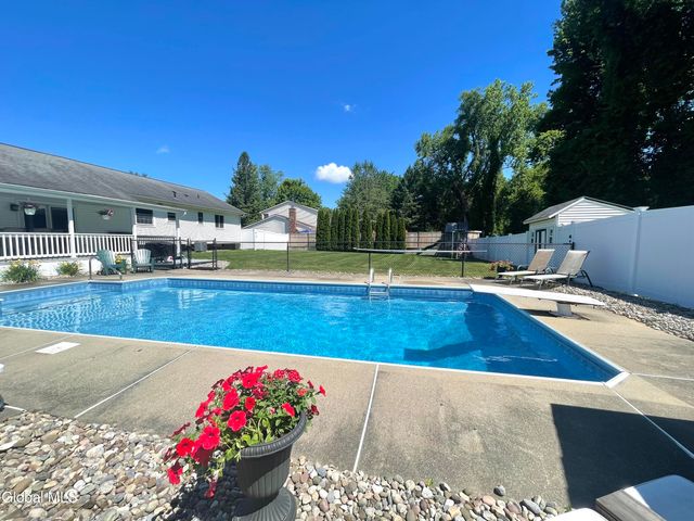 1016 Gates Drive, Rotterdam, NY 12306