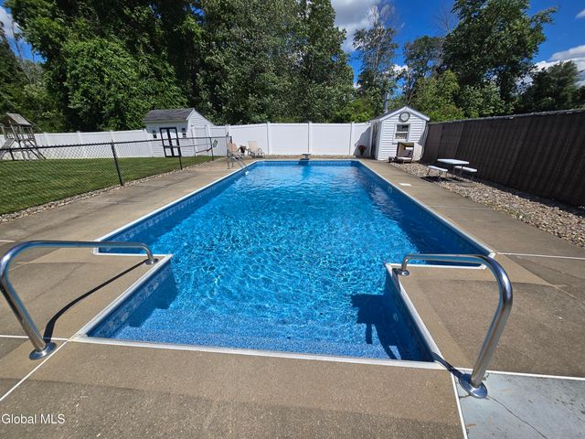 1016 Gates Drive, Rotterdam, NY 12306