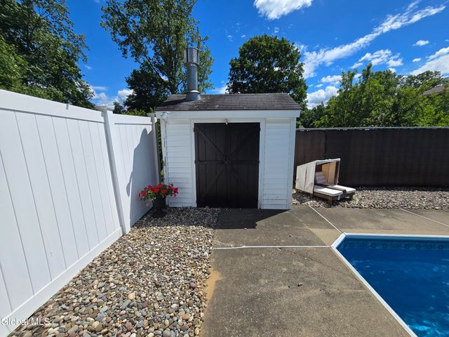1016 Gates Drive, Rotterdam, NY 12306