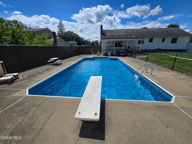 1016 Gates Drive, Rotterdam, NY 12306