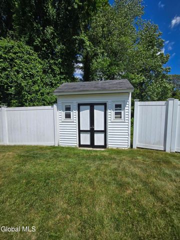 1016 Gates Drive, Rotterdam, NY 12306