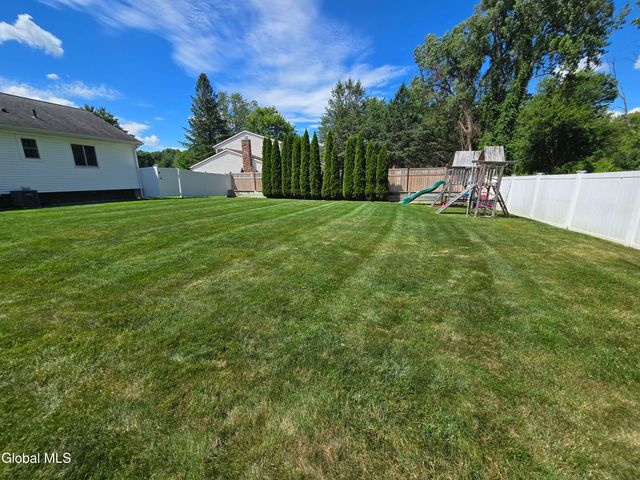 1016 Gates Drive, Rotterdam, NY 12306