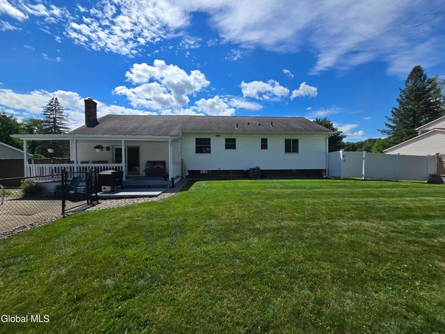 1016 Gates Drive, Rotterdam, NY 12306
