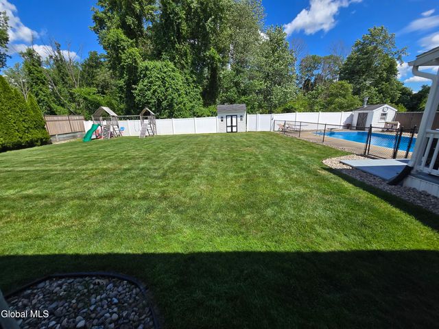 1016 Gates Drive, Rotterdam, NY 12306