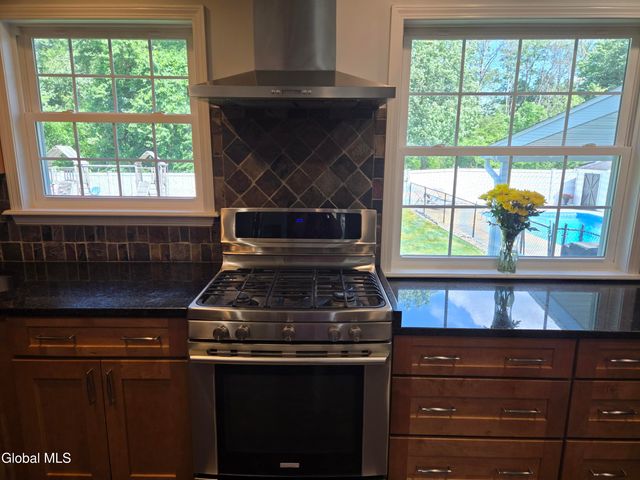 1016 Gates Drive, Rotterdam, NY 12306