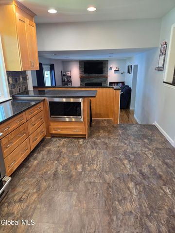 1016 Gates Drive, Rotterdam, NY 12306