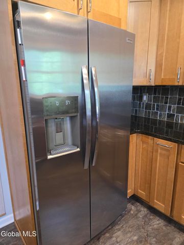 1016 Gates Drive, Rotterdam, NY 12306