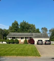 1016 Gates Drive, Rotterdam, NY 12306