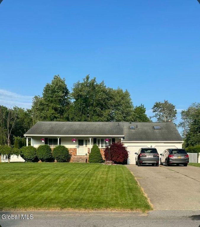 1016 Gates Drive, Rotterdam, NY 12306