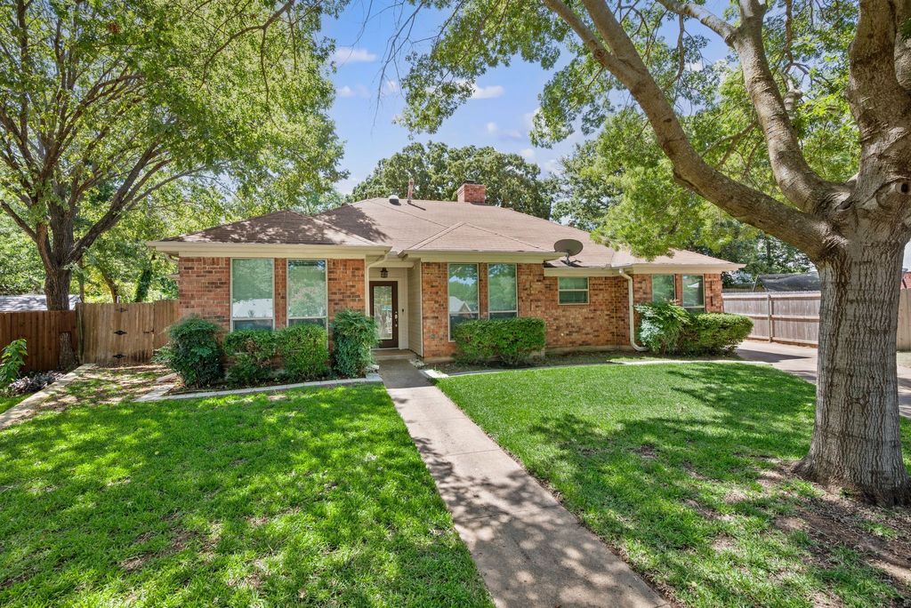 1201 Circle View Court, Grapevine, TX 76051