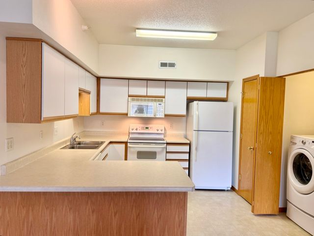 2706 Triple Crown Lane 1, Iowa City, IA 52240