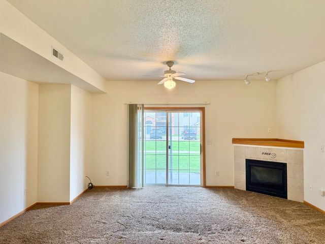 2706 Triple Crown Lane 1, Iowa City, IA 52240
