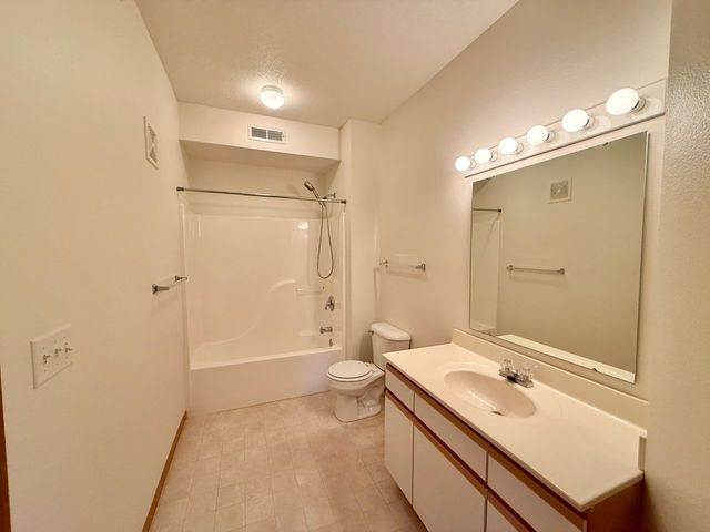 2706 Triple Crown Lane 1, Iowa City, IA 52240