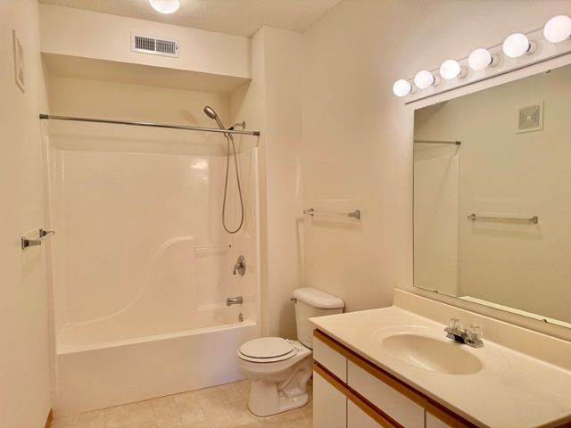 2706 Triple Crown Lane 1, Iowa City, IA 52240