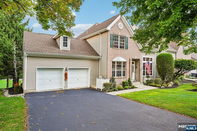 16 Langdale Road, Wayne, NJ 07470