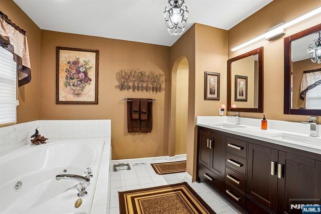 16 Langdale Road, Wayne, NJ 07470