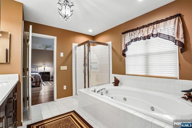 16 Langdale Road, Wayne, NJ 07470