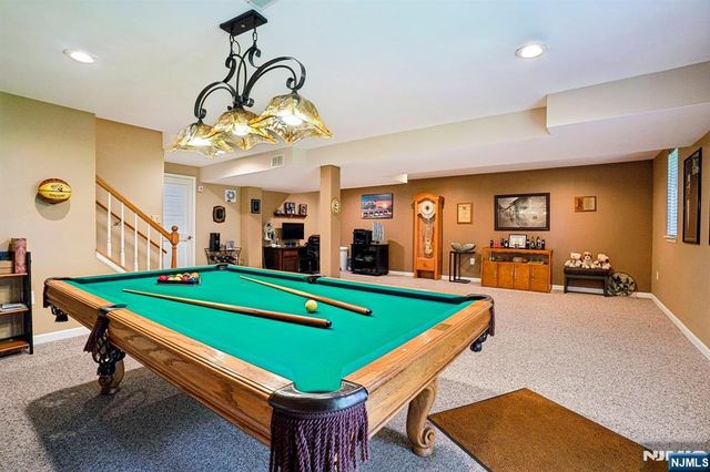 16 Langdale Road, Wayne, NJ 07470