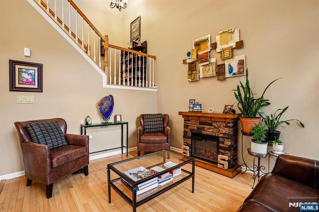 16 Langdale Road, Wayne, NJ 07470