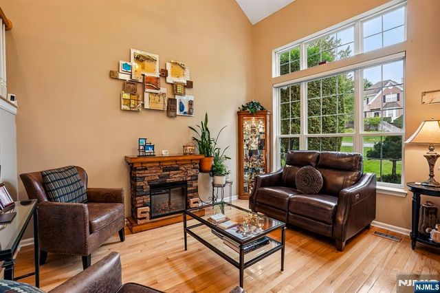 16 Langdale Road, Wayne, NJ 07470