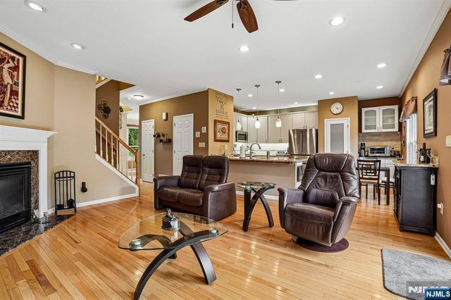 16 Langdale Road, Wayne, NJ 07470