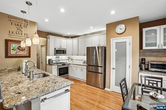 16 Langdale Road, Wayne, NJ 07470