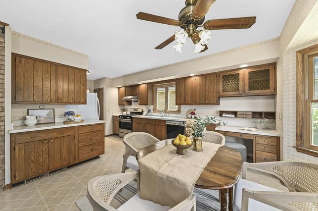 2963 N 70th STREET, Milwaukee, WI 53210