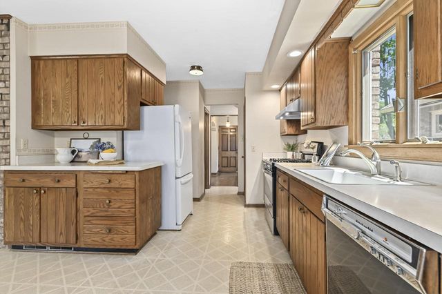 2963 N 70th STREET, Milwaukee, WI 53210