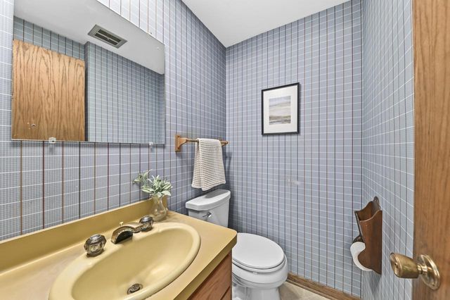 2963 N 70th STREET, Milwaukee, WI 53210