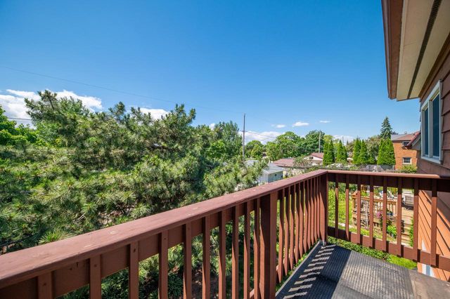 2963 N 70th STREET, Milwaukee, WI 53210