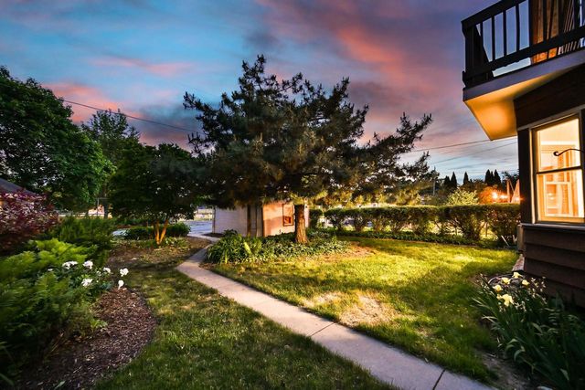 2963 N 70th STREET, Milwaukee, WI 53210