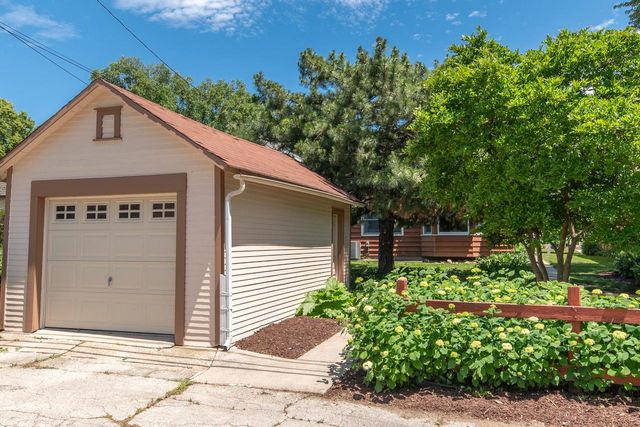2963 N 70th STREET, Milwaukee, WI 53210