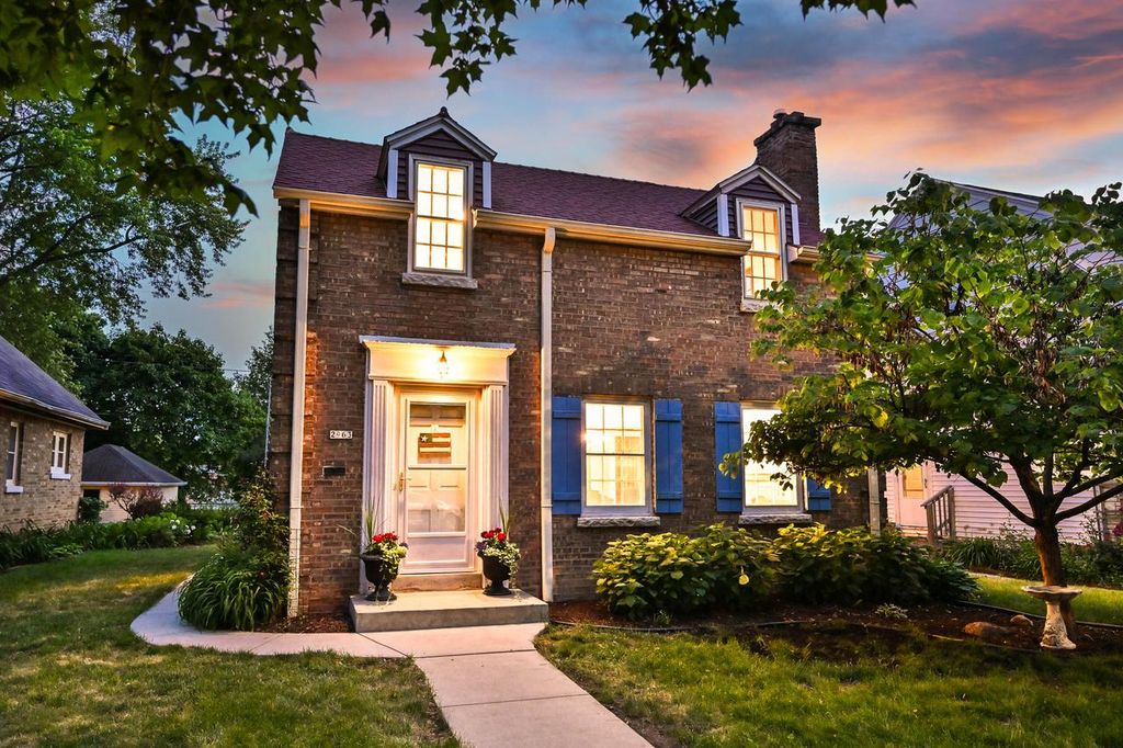 2963 N 70th STREET, Milwaukee, WI 53210