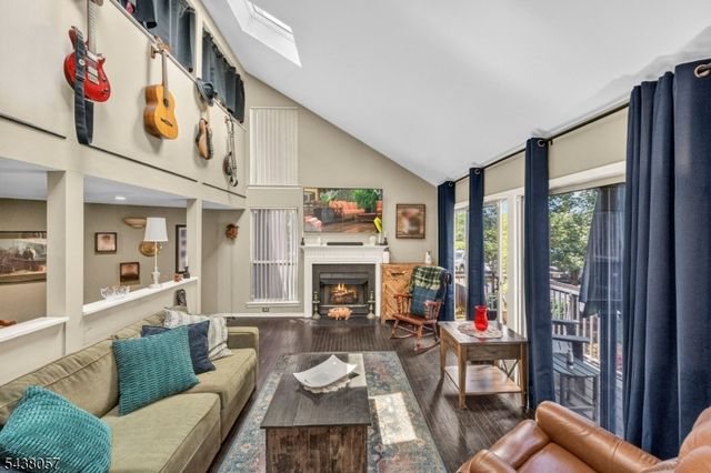 4843 Bloomingdale Dr, Hillsborough Twp., NJ 08844