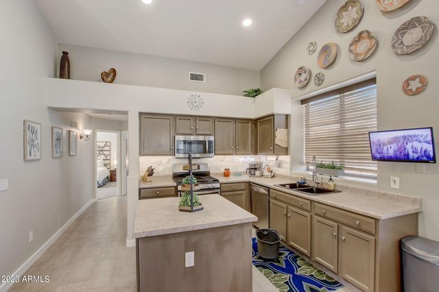 5432 W MURIEL Drive, Glendale, AZ 85308