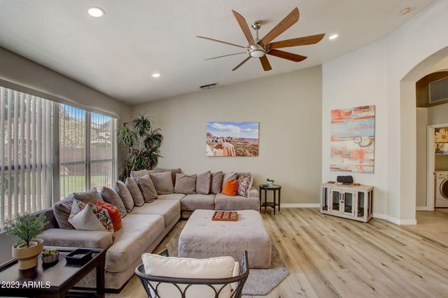 5432 W MURIEL Drive, Glendale, AZ 85308