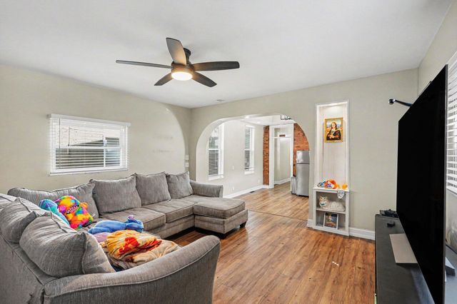 325 W 9th Street, Covington, KY 41011