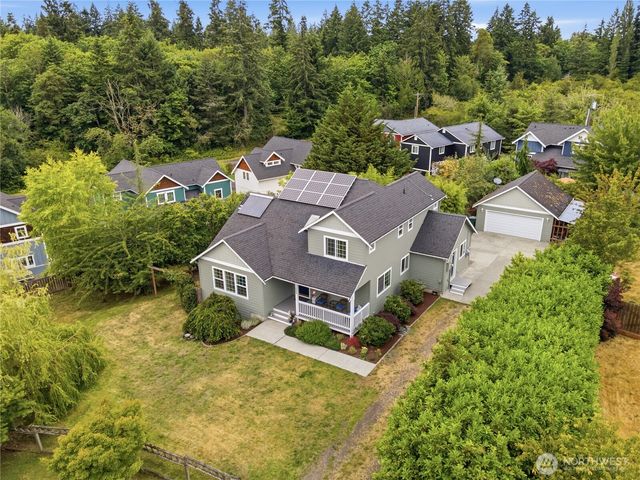 2484 Soundview Drive NE, Bainbridge Island, WA 98110